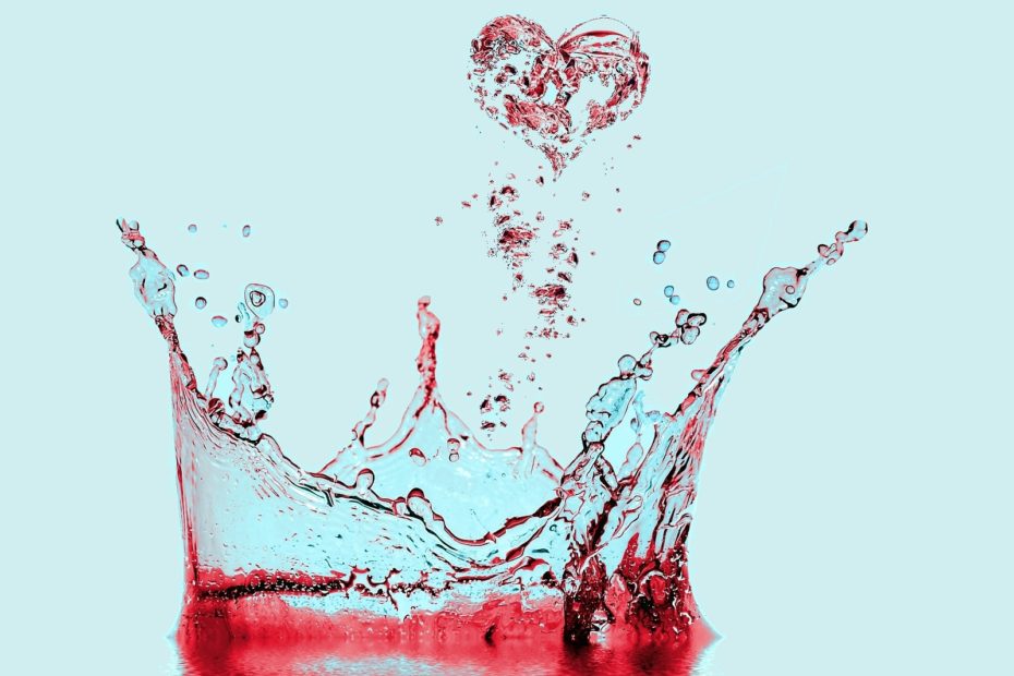 heart made of water in splash